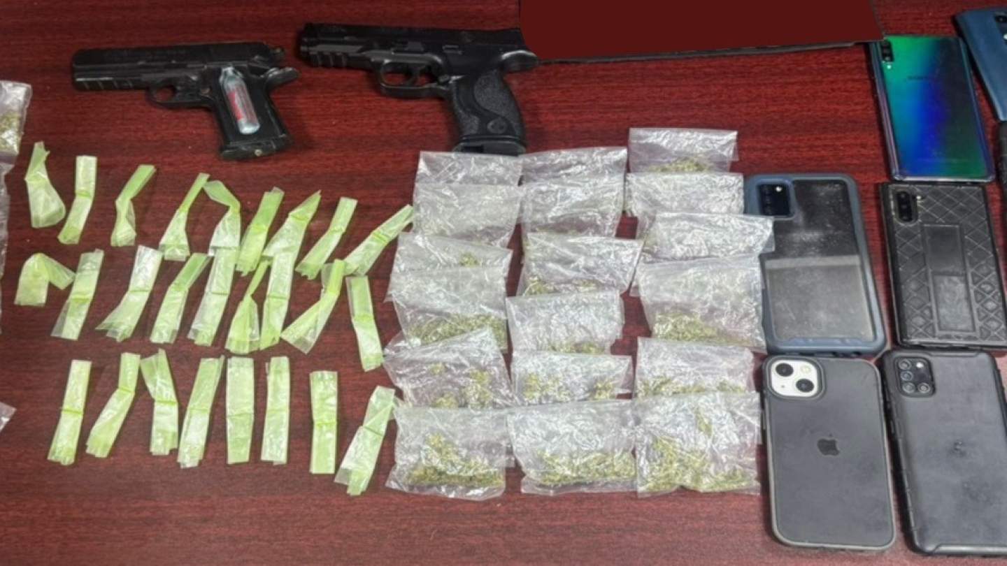 Asegura Gobierno de Sonora armas de réplica, narcótico y equipo de comunicación en Hermosillo